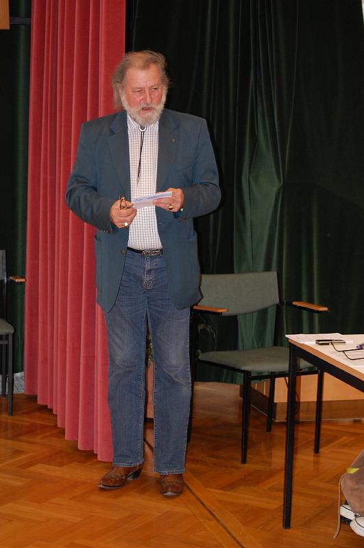 Kammerrat Helmuth Lawitz bei der Bekanntgabe des Wahlergebnisses.