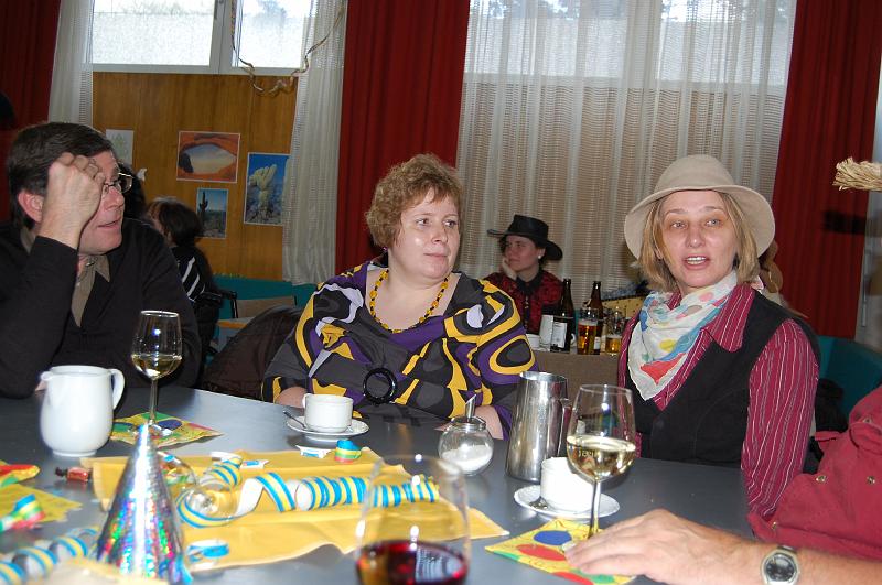 Franz, Maria und Annemarie bei Kaffee und Wein.